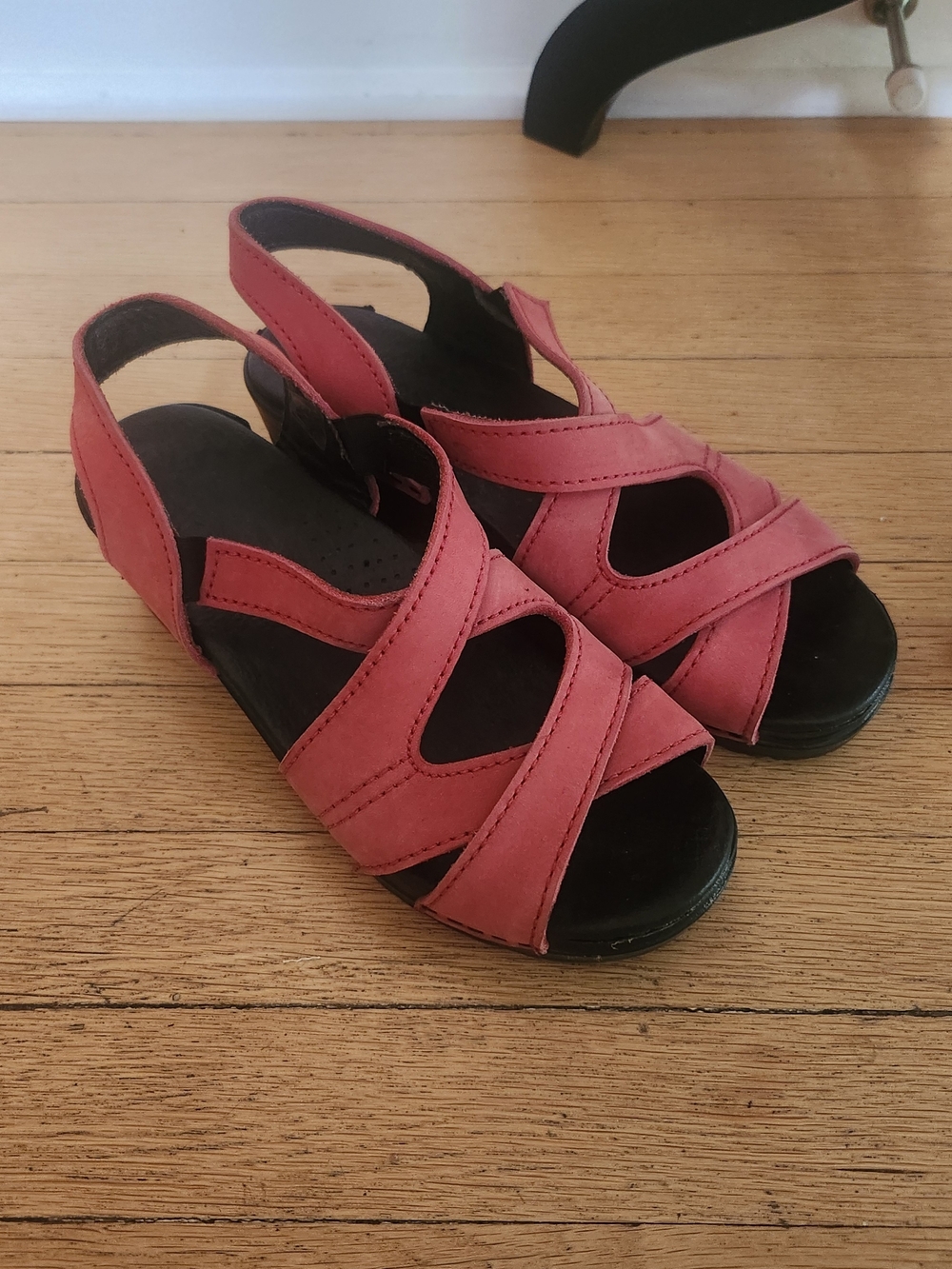 NWOT Dansko Women's Crossover Slingback Sandals in Rose